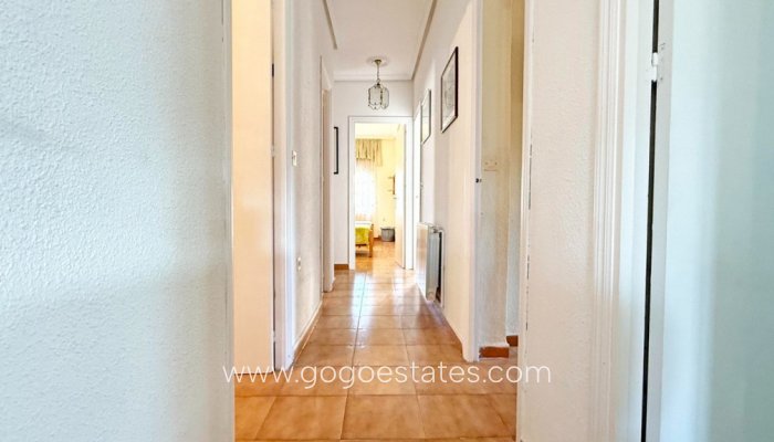 Te koop - Huis - Vrijstaande Villa - Torrevieja - Torrevieja Centro