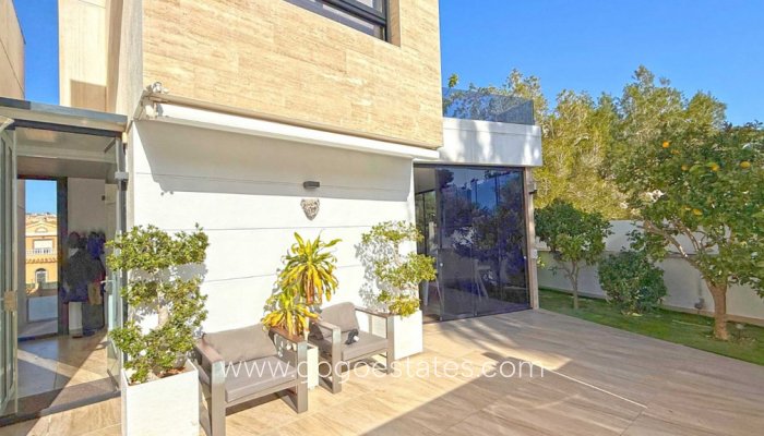 Te koop - Huis - Vrijstaande Villa - Orihuela - Villamartin