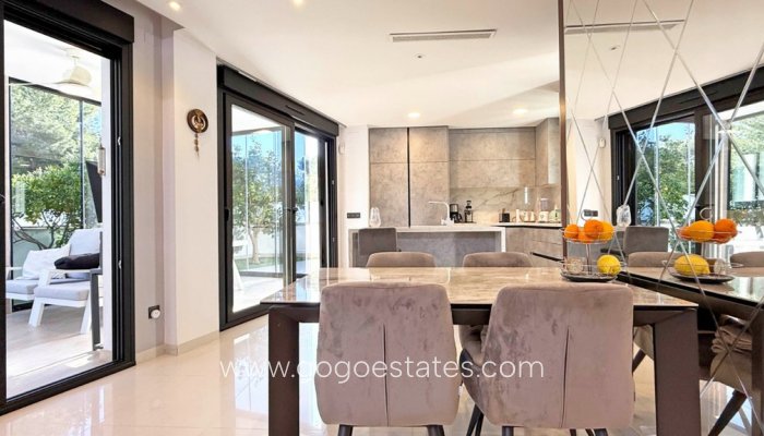 Te koop - Huis - Vrijstaande Villa - Orihuela - Villamartin