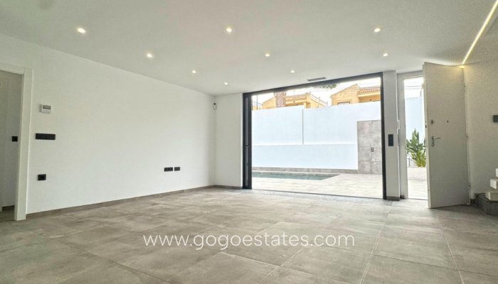 Te koop - Huis - Vrijstaande Villa - Torrevieja - Torrevieja Centro