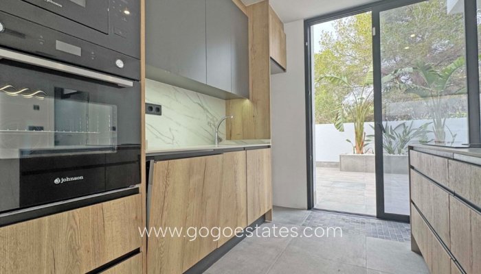 Te koop - Huis - Vrijstaande Villa - Torrevieja - Torrevieja Centro