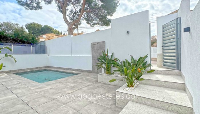 Te koop - Huis - Vrijstaande Villa - Torrevieja - Torrevieja Centro