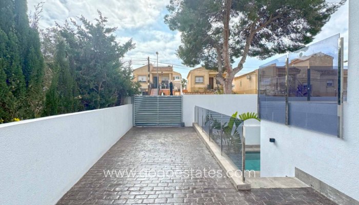 Te koop - Huis - Vrijstaande Villa - Torrevieja - Torrevieja Centro