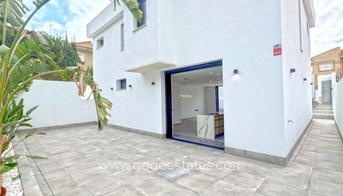 Te koop - Huis - Vrijstaande Villa - Torrevieja - Torrevieja Centro