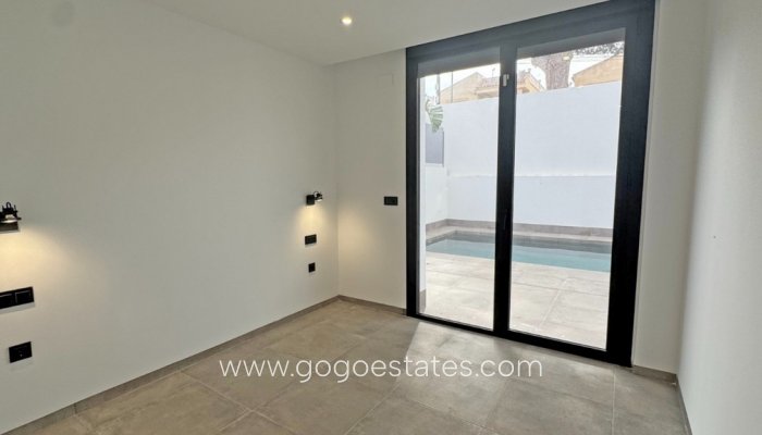 Te koop - Huis - Vrijstaande Villa - Torrevieja - Torrevieja Centro