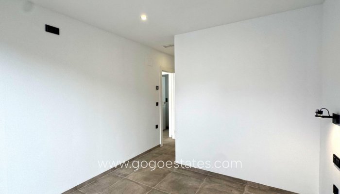 Te koop - Huis - Vrijstaande Villa - Torrevieja - Torrevieja Centro