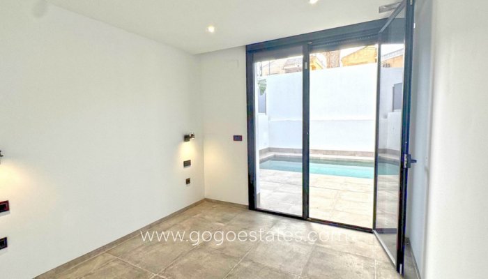 Te koop - Huis - Vrijstaande Villa - Torrevieja - Torrevieja Centro