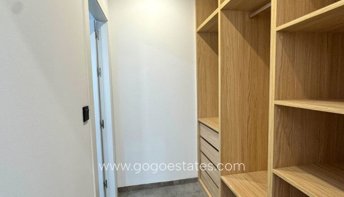 Te koop - Huis - Vrijstaande Villa - Torrevieja - Torrevieja Centro