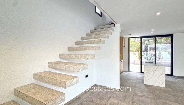 Te koop - Huis - Vrijstaande Villa - Torrevieja - Torrevieja Centro