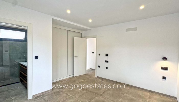 Te koop - Huis - Vrijstaande Villa - Torrevieja - Torrevieja Centro