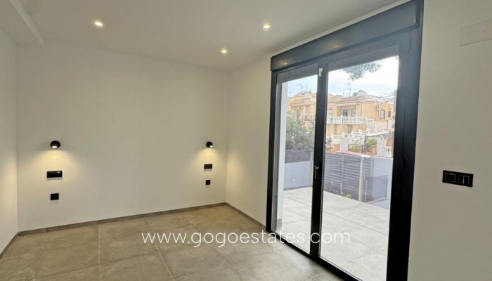 Te koop - Huis - Vrijstaande Villa - Torrevieja - Torrevieja Centro