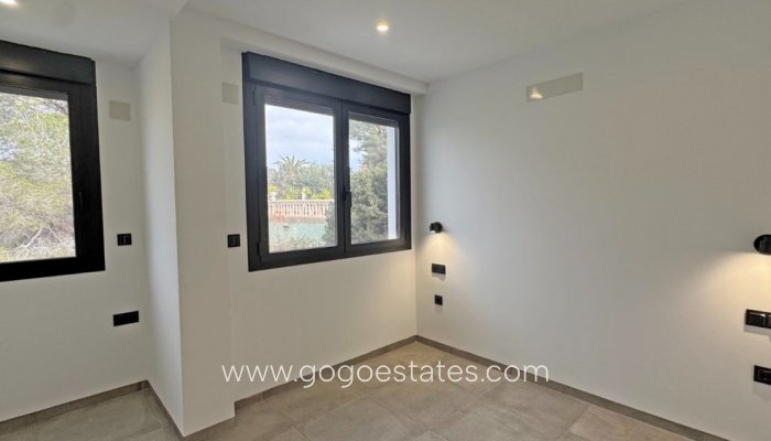 Te koop - Huis - Vrijstaande Villa - Torrevieja - Torrevieja Centro