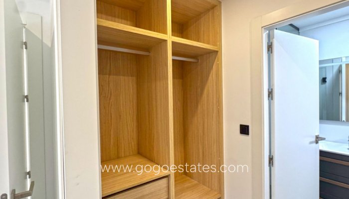 Te koop - Huis - Vrijstaande Villa - Torrevieja - Torrevieja Centro