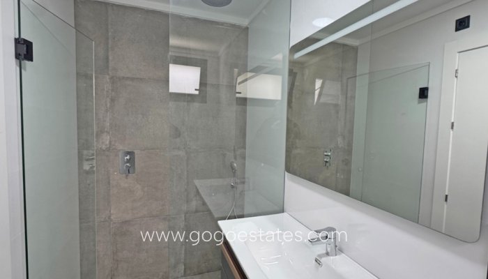 Te koop - Huis - Vrijstaande Villa - Torrevieja - Torrevieja Centro