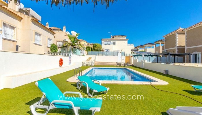 Te koop - Huis - Vrijstaande Villa - Orihuela - Villamartin