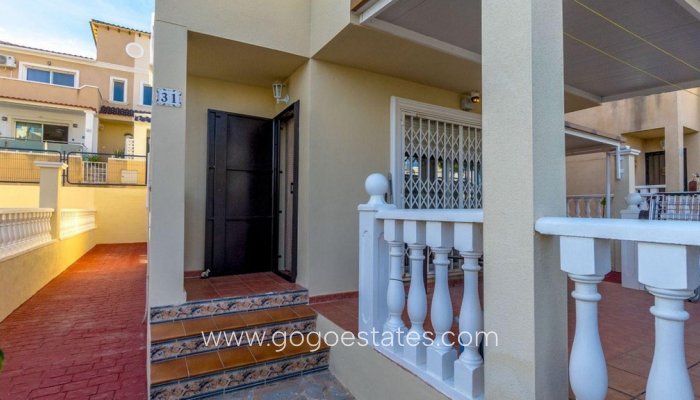 Te koop - Huis - Vrijstaande Villa - Orihuela - Villamartin