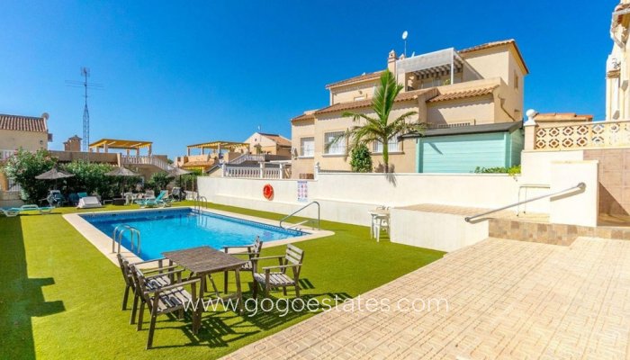 Te koop - Huis - Vrijstaande Villa - Orihuela - Villamartin