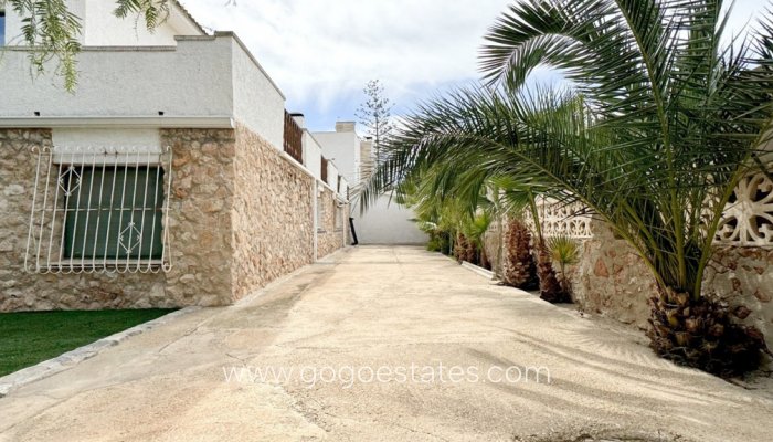 Te koop - Huis - Vrijstaande Villa - Orihuela - La Zenia
