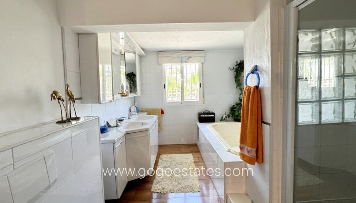 Te koop - Huis - Vrijstaande Villa - Orihuela - La Zenia