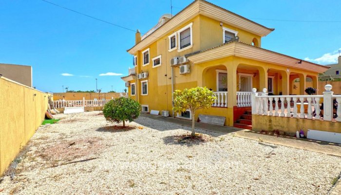 Te koop - Huis - Vrijstaande Villa - Torrevieja - Torrevieja Centro