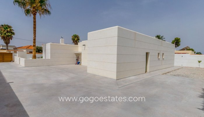 Te koop - Huis - Vrijstaande Villa - Torrevieja - Torrevieja Centro