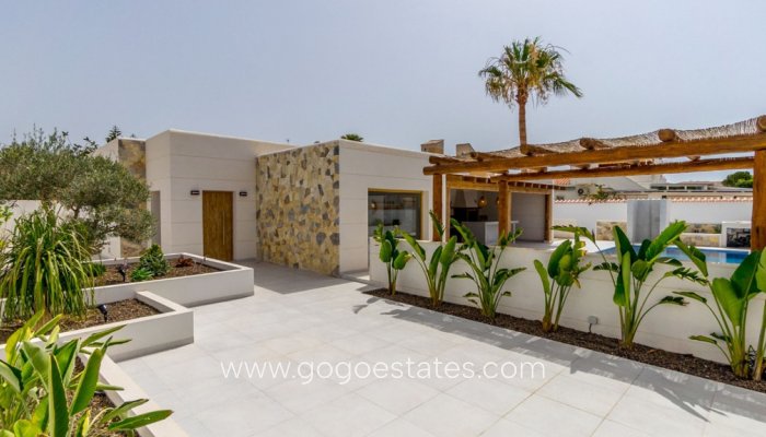 Te koop - Huis - Vrijstaande Villa - Torrevieja - Torrevieja Centro