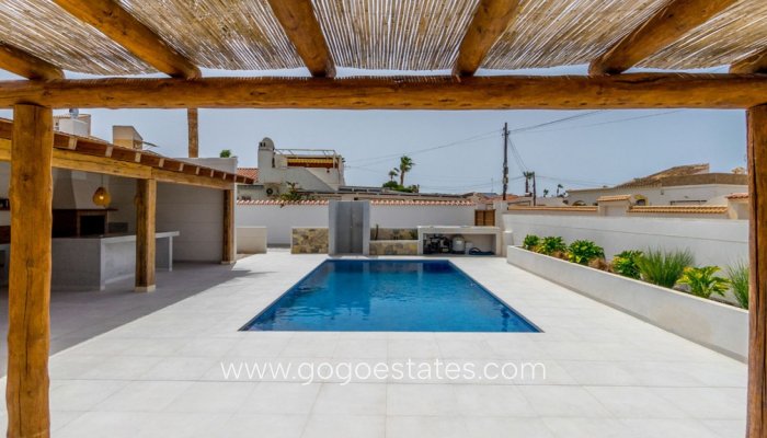 Te koop - Huis - Vrijstaande Villa - Torrevieja - Torrevieja Centro