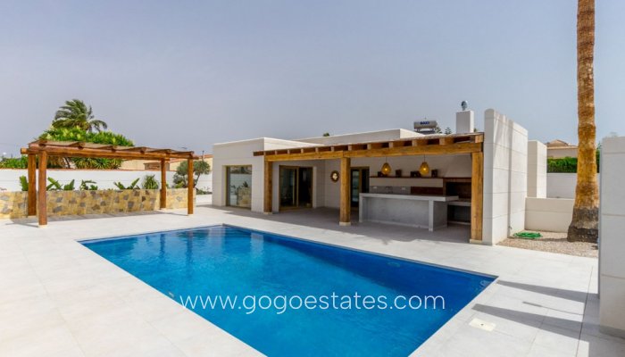 Te koop - Huis - Vrijstaande Villa - Torrevieja - Torrevieja Centro