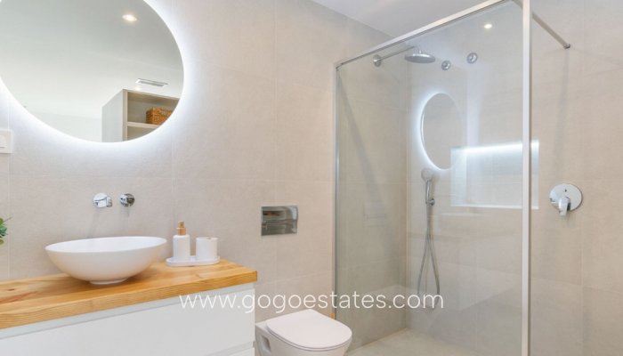 Te koop - Huis - Vrijstaande Villa - Torrevieja - Torrevieja Centro