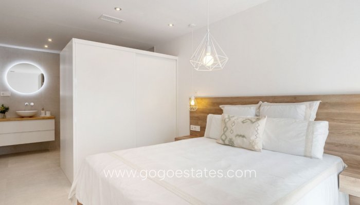 Te koop - Huis - Vrijstaande Villa - Torrevieja - Torrevieja Centro