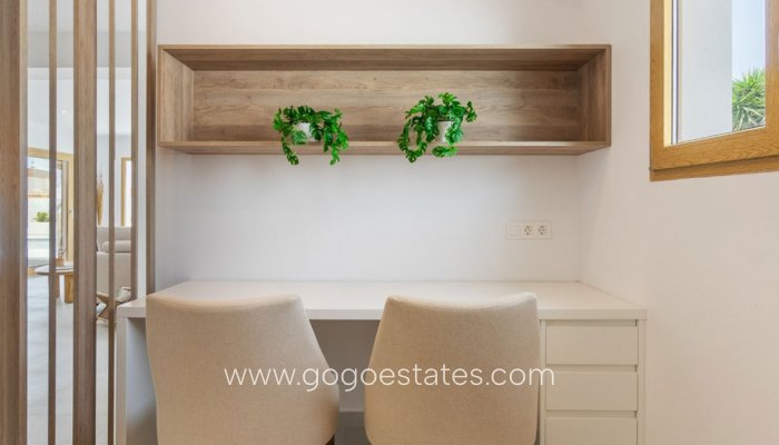 Te koop - Huis - Vrijstaande Villa - Torrevieja - Torrevieja Centro