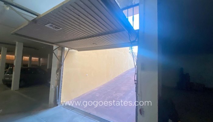 Wiederverkauf - Gewerbe - Parkplatz - Los Escullos