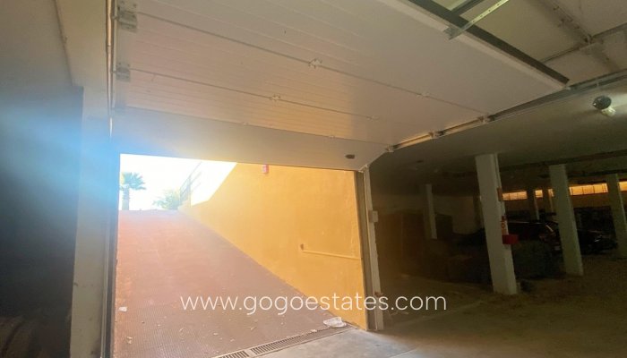 Wiederverkauf - Gewerbe - Parkplatz - Los Escullos