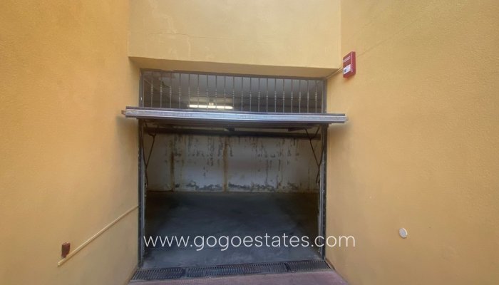 Wiederverkauf - Gewerbe - Parkplatz - Los Escullos