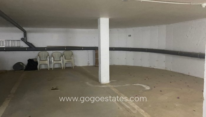 Wiederverkauf - Gewerbe - Parkplatz - Los Escullos