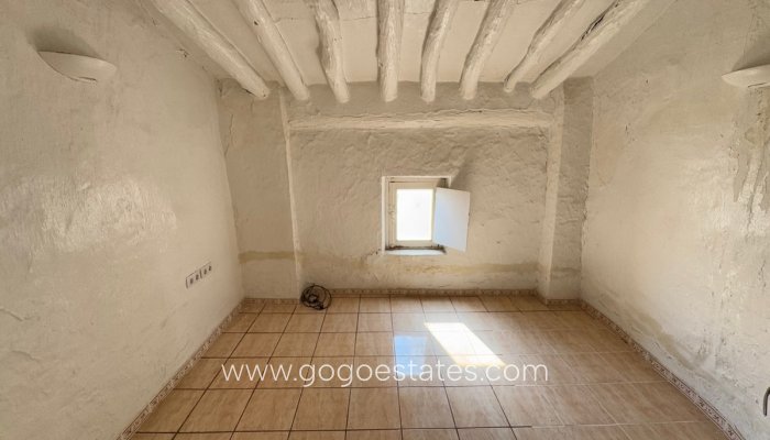 Resale - House - Townhouse - Seron