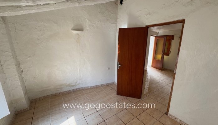 Resale - House - Townhouse - Seron