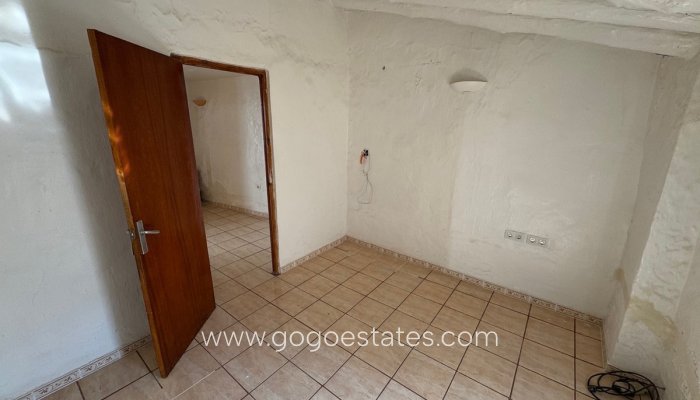 Resale - House - Townhouse - Seron