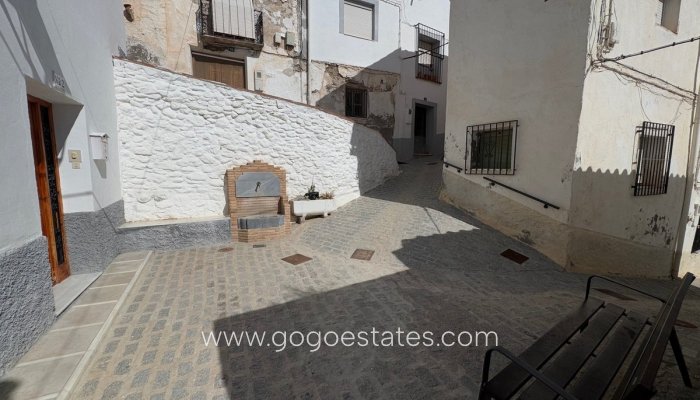 Resale - House - Townhouse - Seron