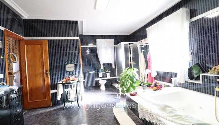 Te koop - Huis - Vrijstaande Villa - Torrevieja - Nueva Torrevieja