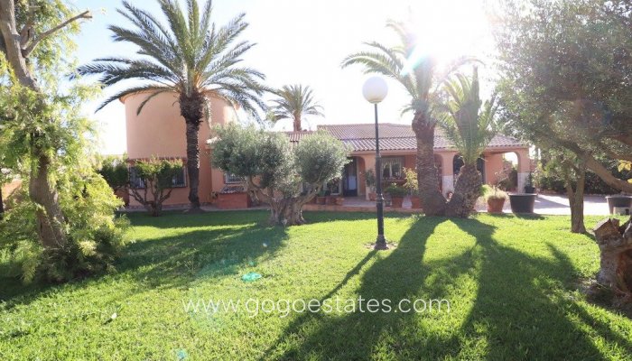 Te koop - Huis - Vrijstaande Villa - Torrevieja - Nueva Torrevieja