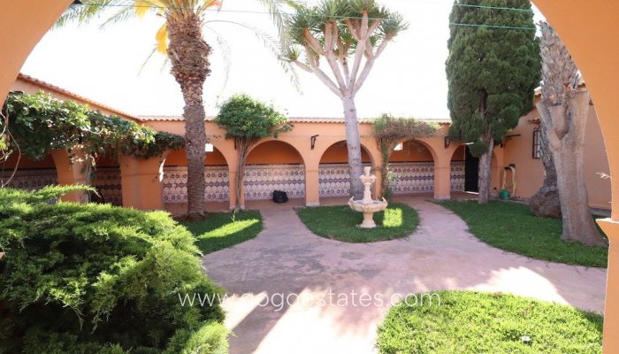 Te koop - Huis - Vrijstaande Villa - Torrevieja - Nueva Torrevieja