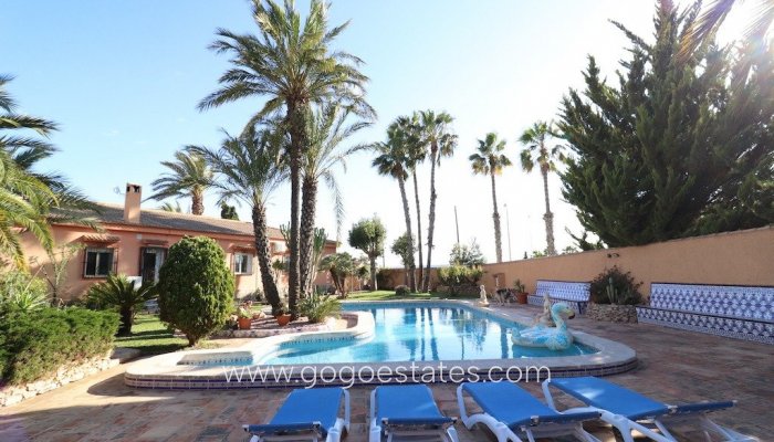 Te koop - Huis - Vrijstaande Villa - Torrevieja - Nueva Torrevieja