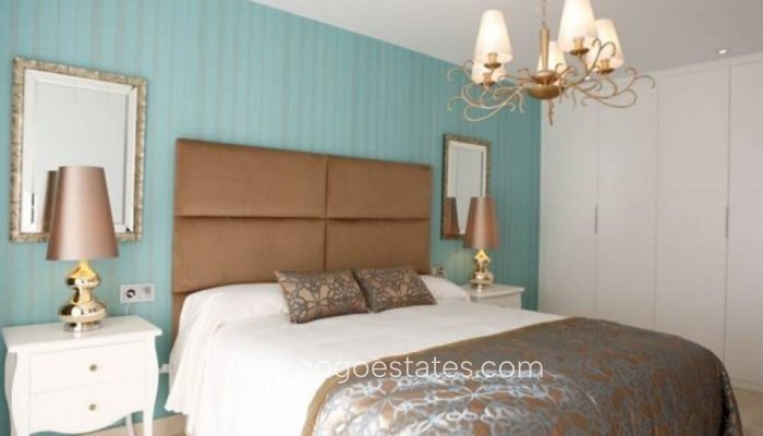 Te koop - Huis - Vrijstaande Villa - Alicante - Alicante Centro