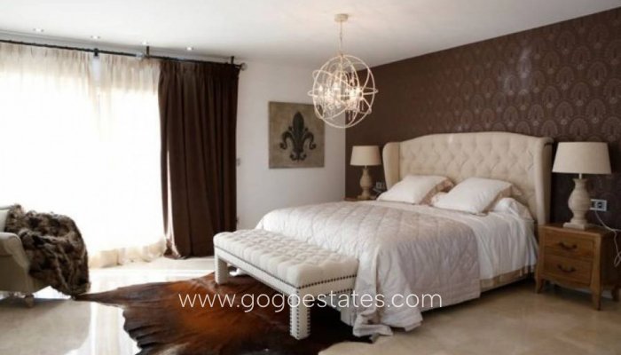 Te koop - Huis - Vrijstaande Villa - Alicante - Alicante Centro