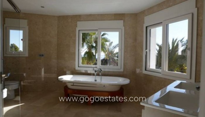 Te koop - Huis - Vrijstaande Villa - Alicante - Alicante Centro