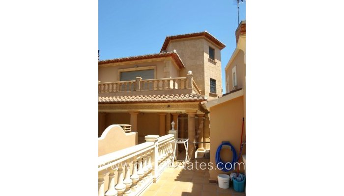 Te koop - Huis - Vrijstaande Villa - Dénia - Denia Centro
