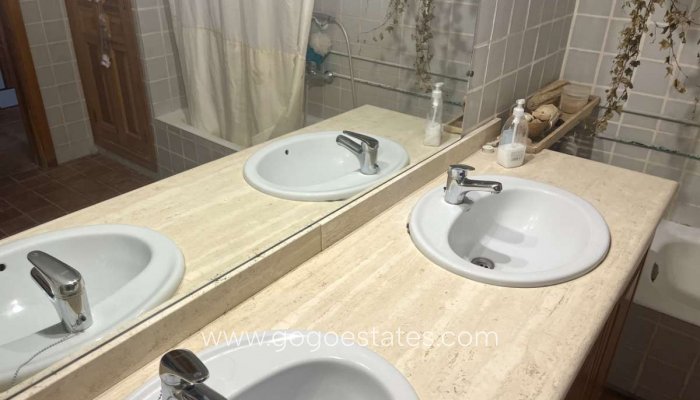 Revente - Maison - Villa Individuelle - Orba - Orba Centro