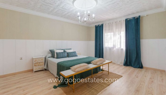 Te koop - Huis - Vrijstaande Villa - Orihuela - Orihuela Centro