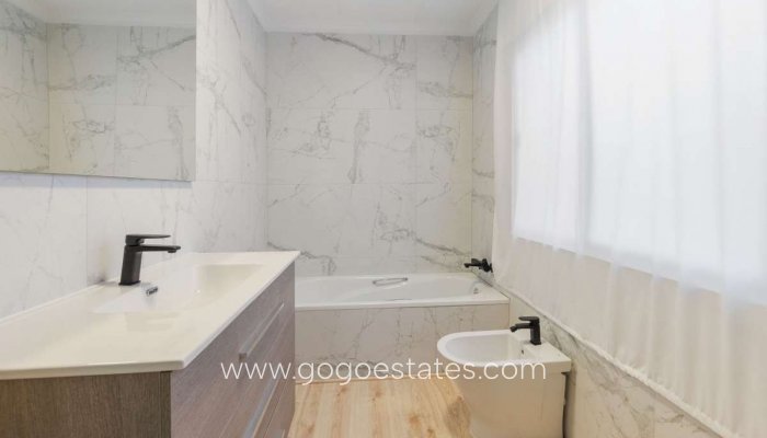 Te koop - Huis - Vrijstaande Villa - Orihuela - Orihuela Centro